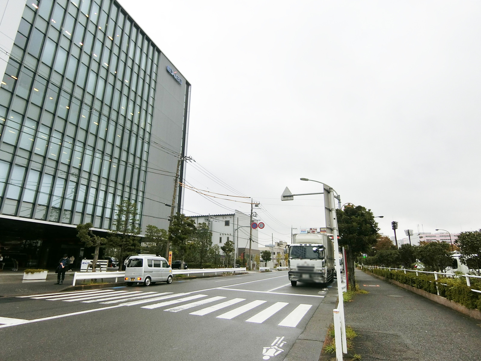 JSプログレビル前面の通り