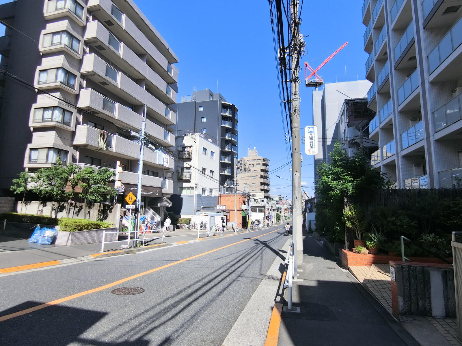 安藤ビル前面の通り