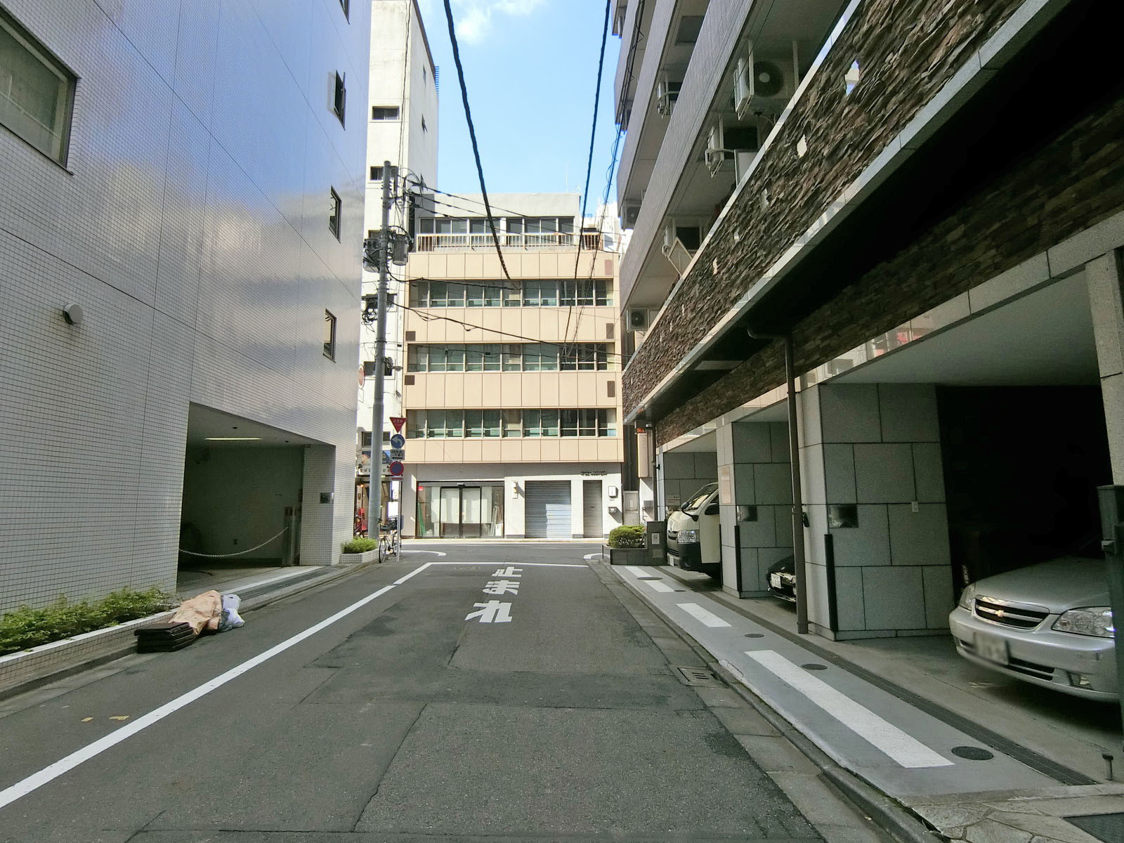 兜町第1ビル前面の通り