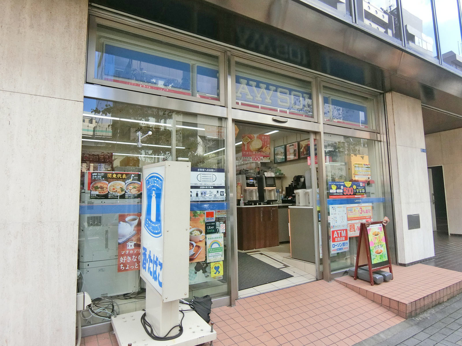 徒歩4分のローソン箱崎湊橋店