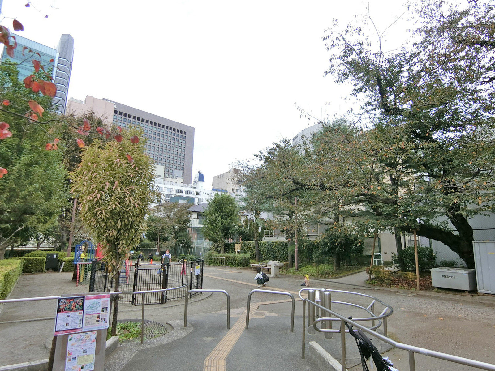 至近の港区立青山公園