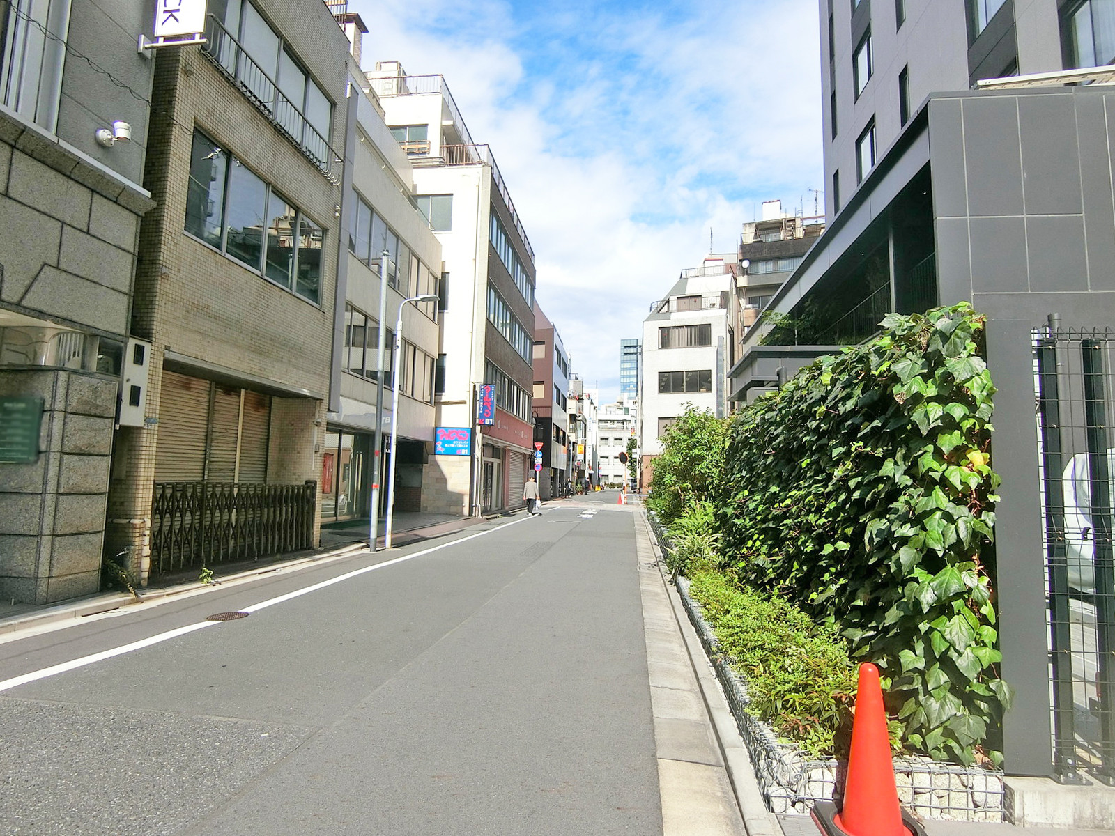 ヒロビル前面の通り