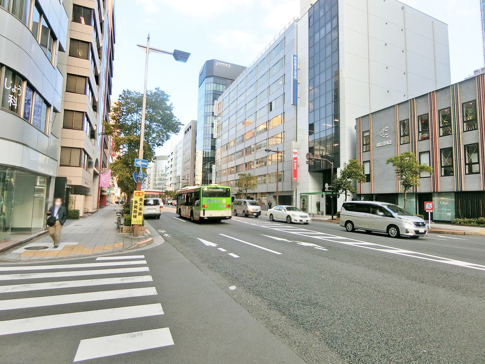 日本橋室町プラザビル前面の通り