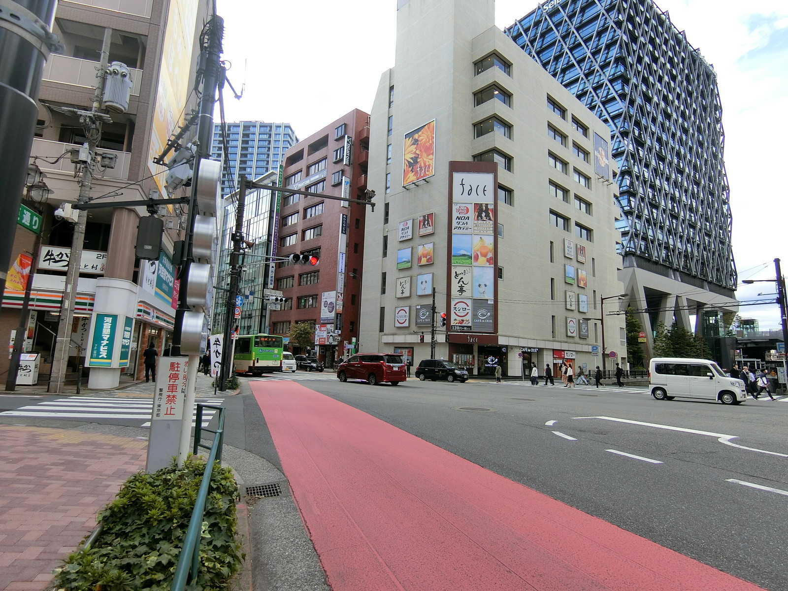 前田ビル前面の通り