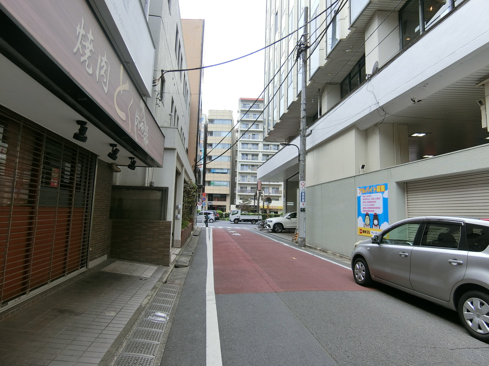 春水ビル前面の通り