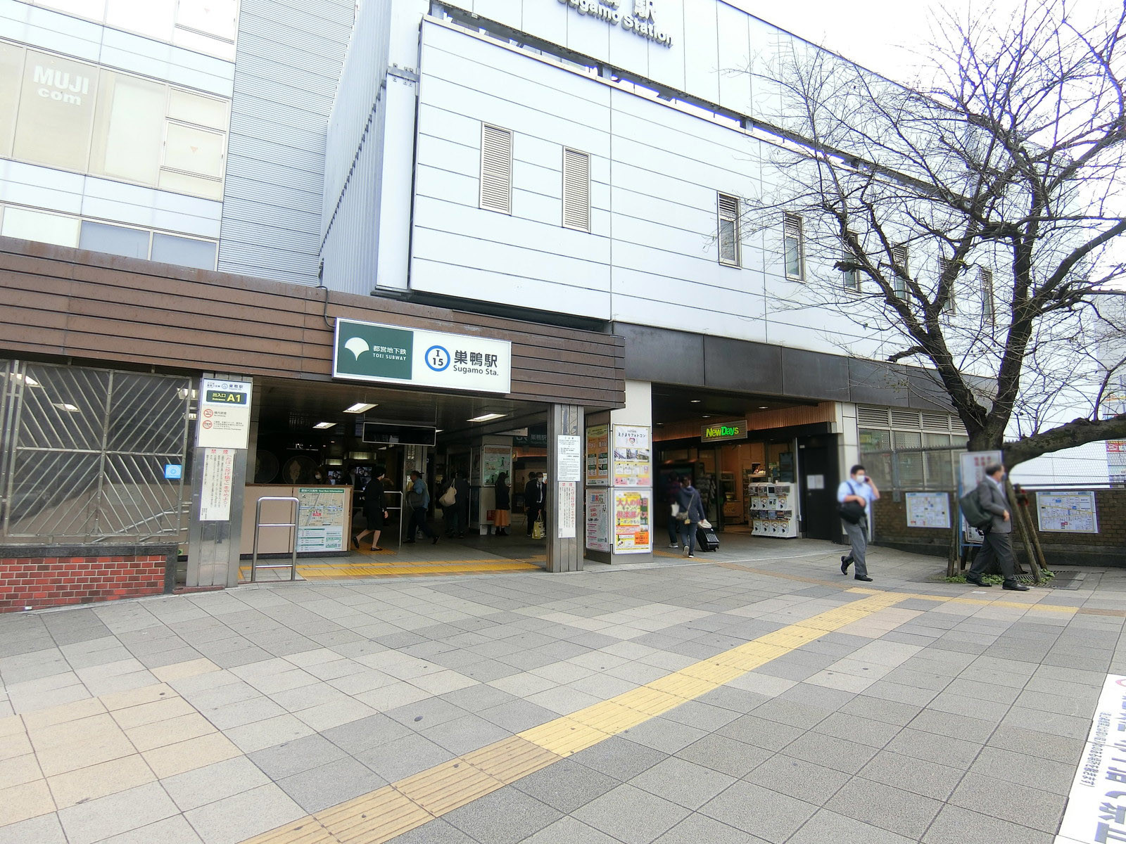 最寄りの「巣鴨駅」