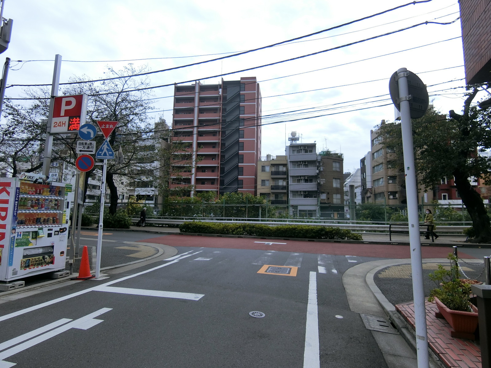 第2扇屋ビル前面の通り