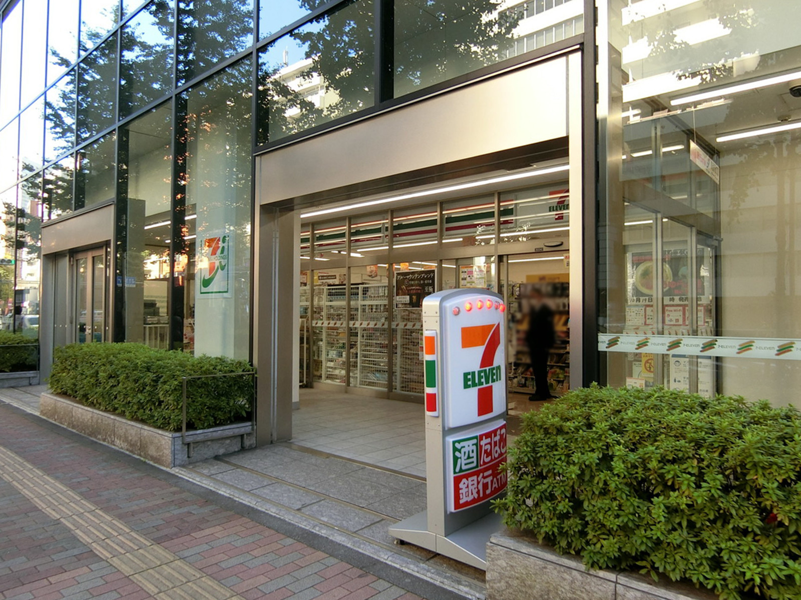 徒歩1分のセブンイレブン芝フロントビル店
