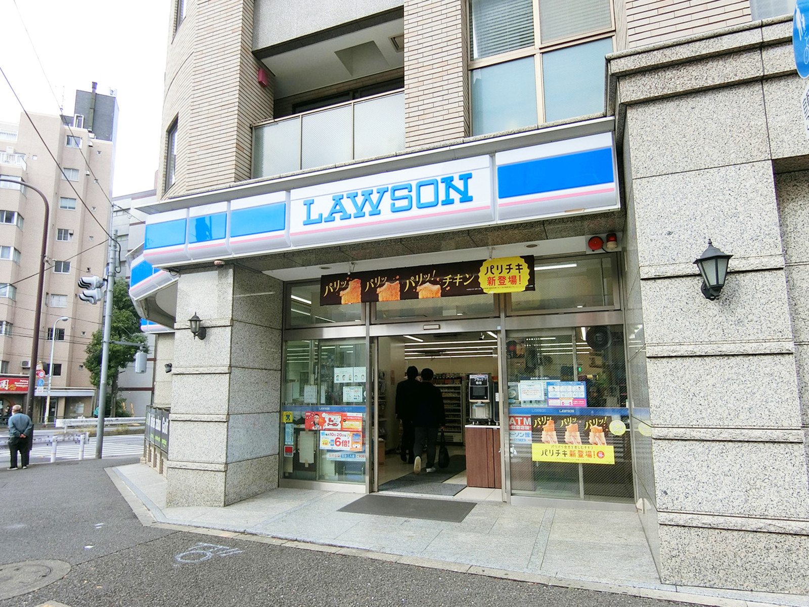 徒歩2分のローソン