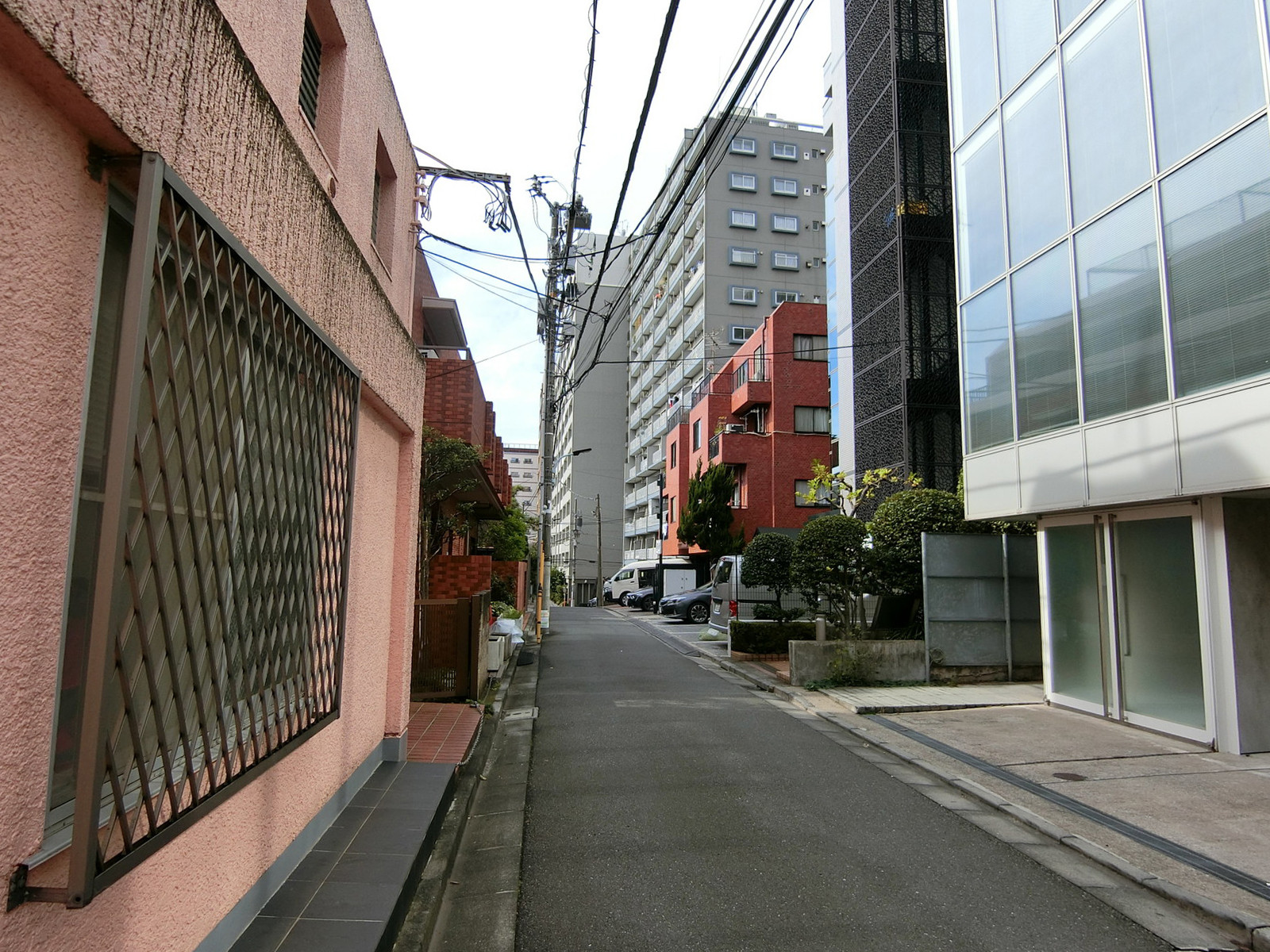 杉友ビル前面の通り
