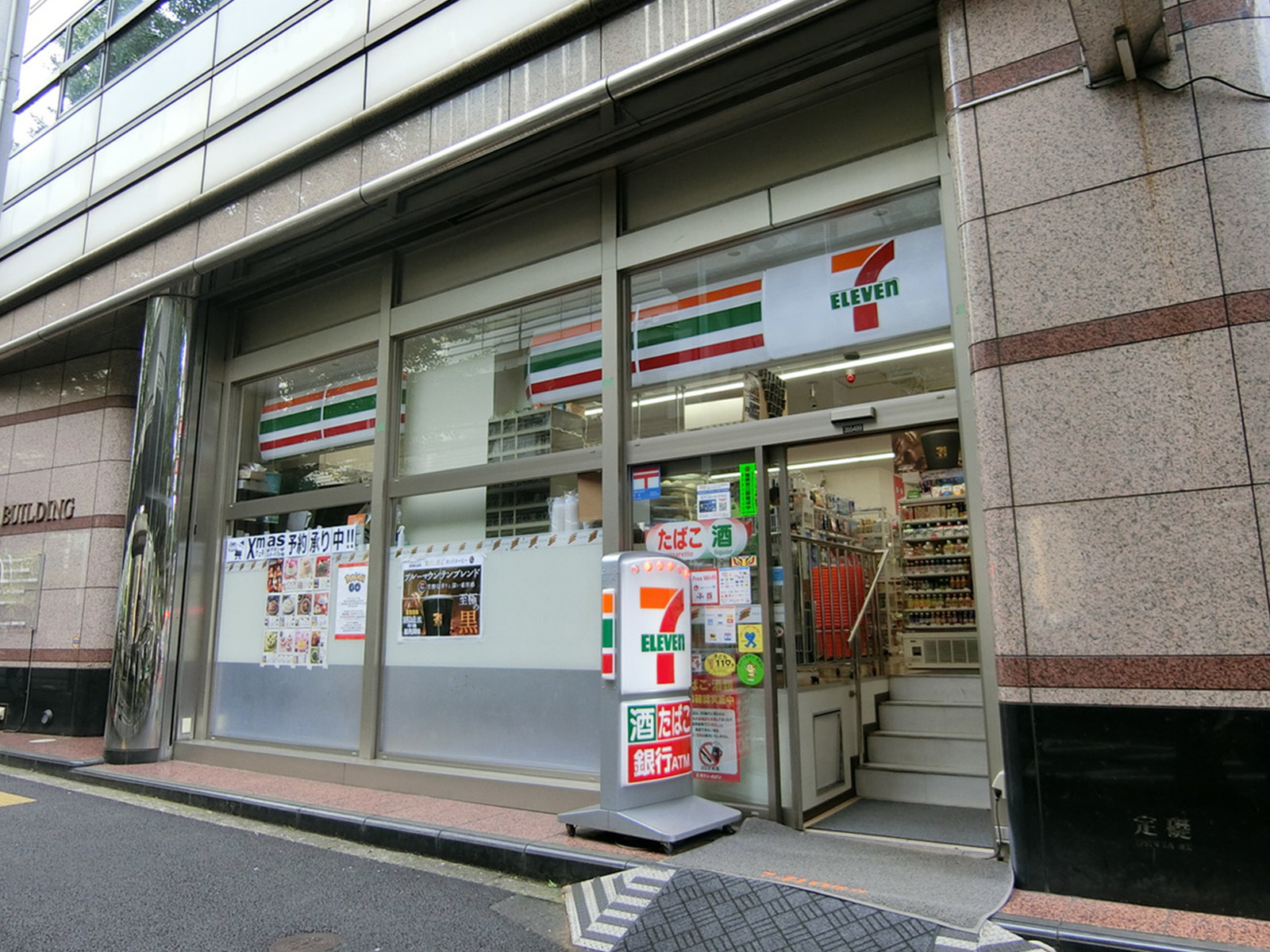 徒歩2分のセブンイレブン