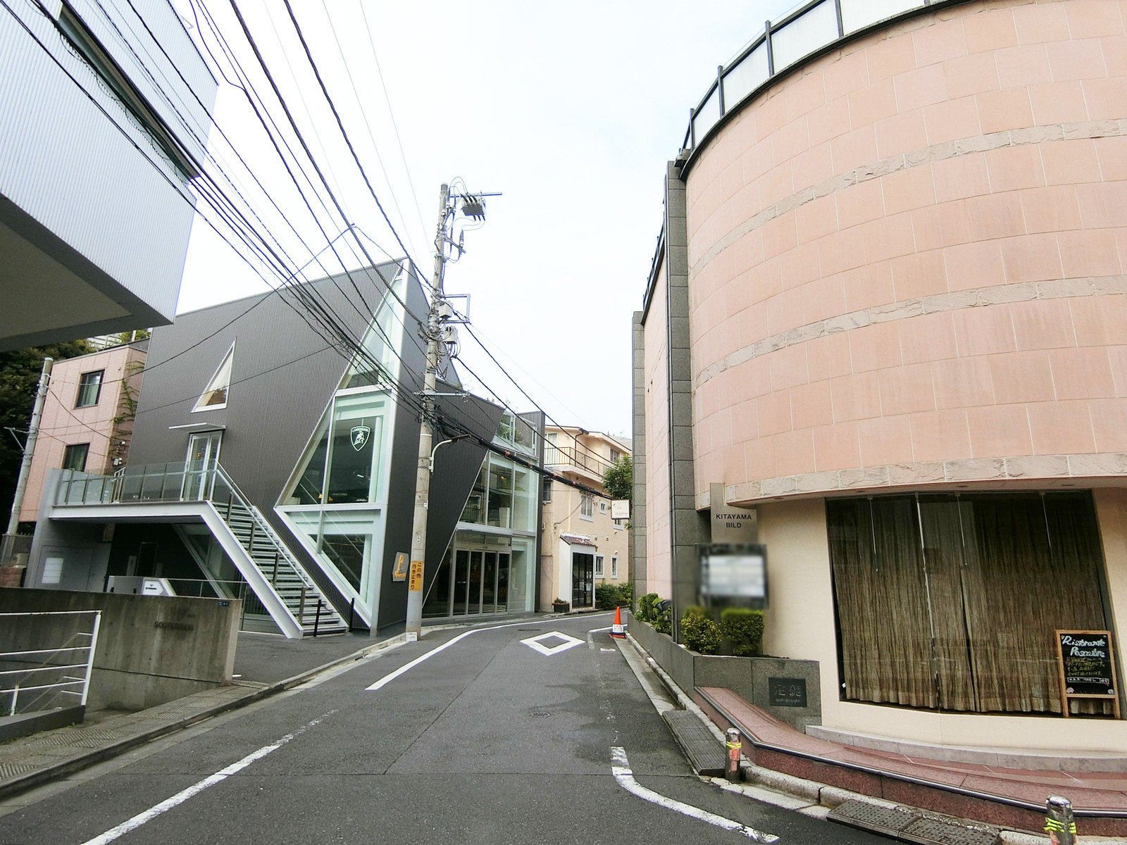 KCテラス前面の通り