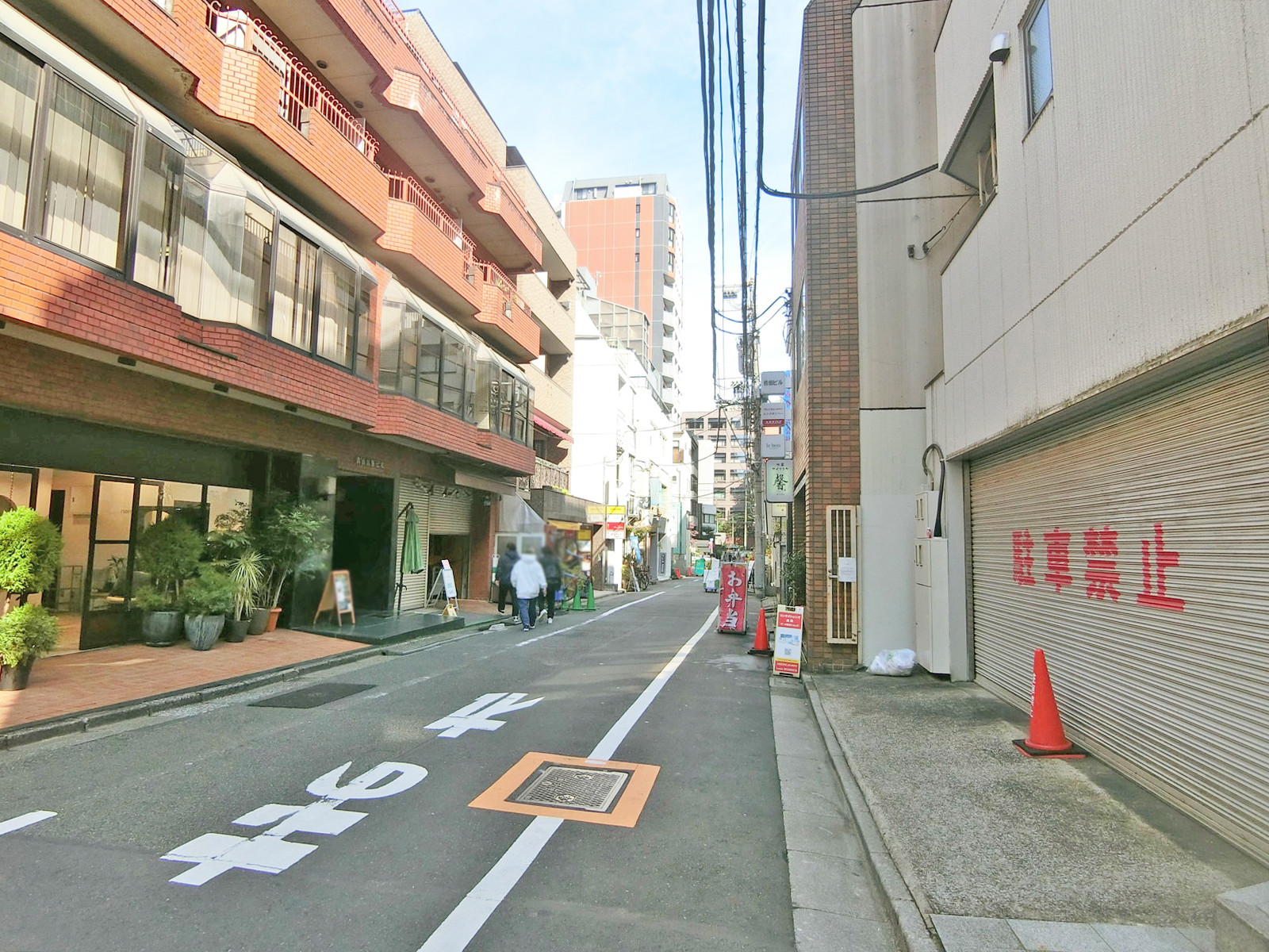 青山宮野ビル前面の通り