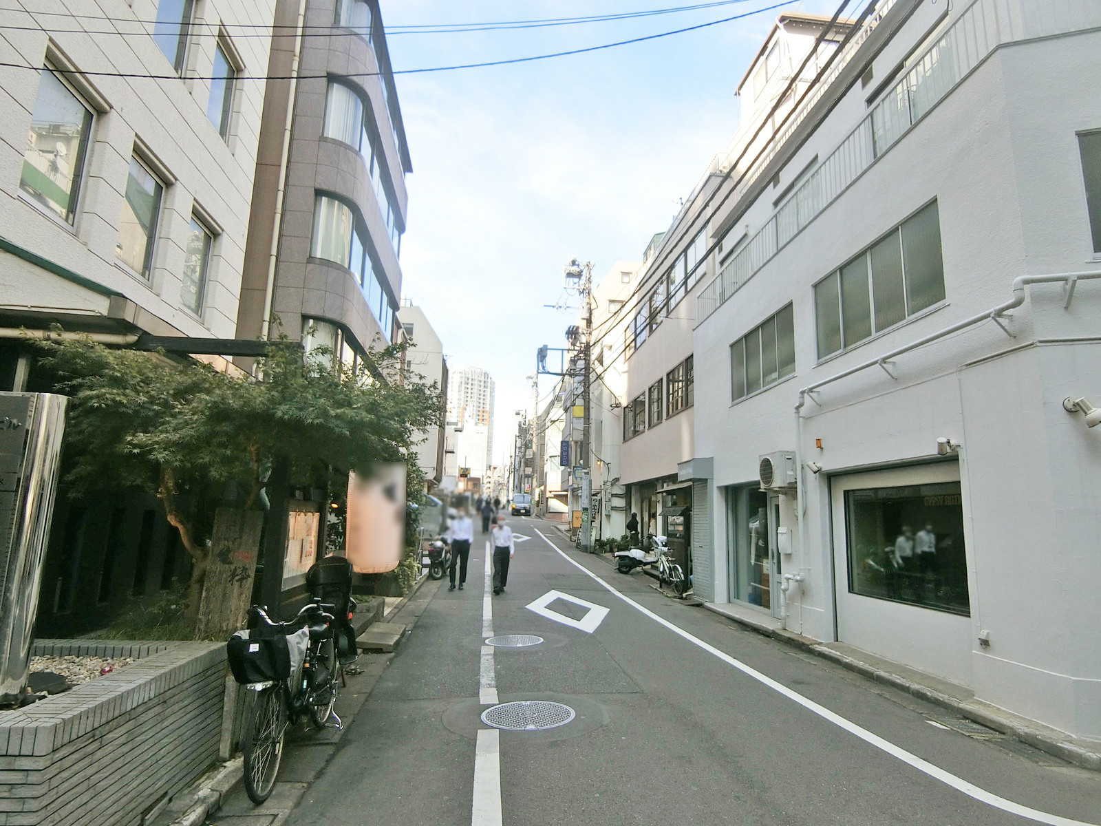 エスティ青山ビル前面の通り