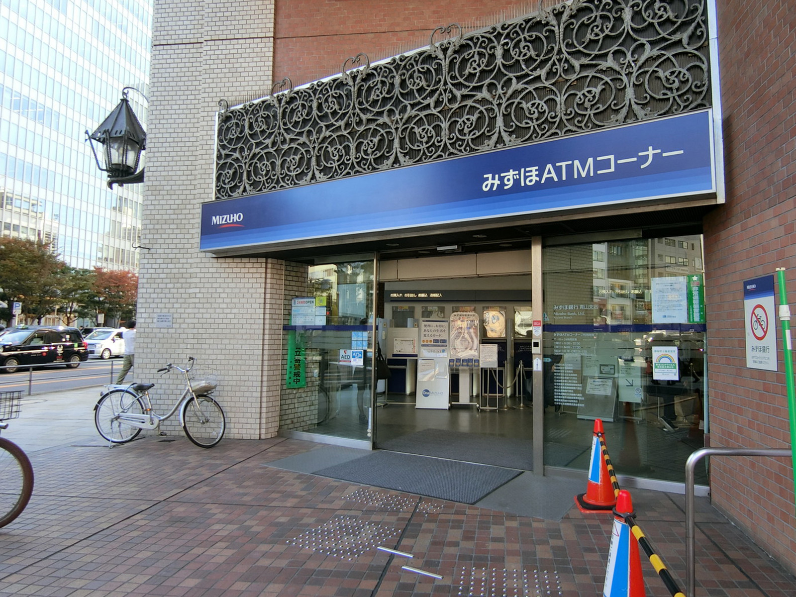 付近のみずほ銀行 青山支店
