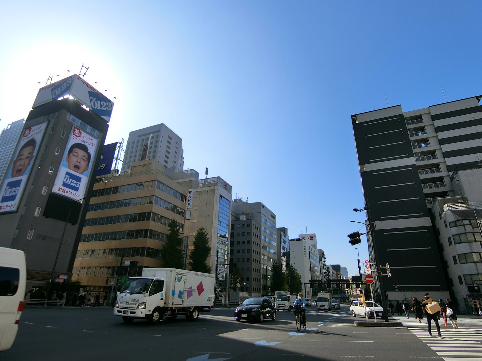 新橋東急ビル前面の第一京浜