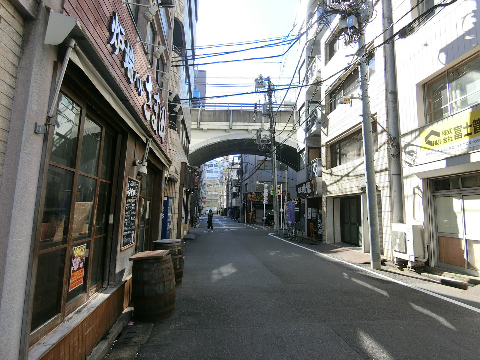第1横島ビル前面の通り