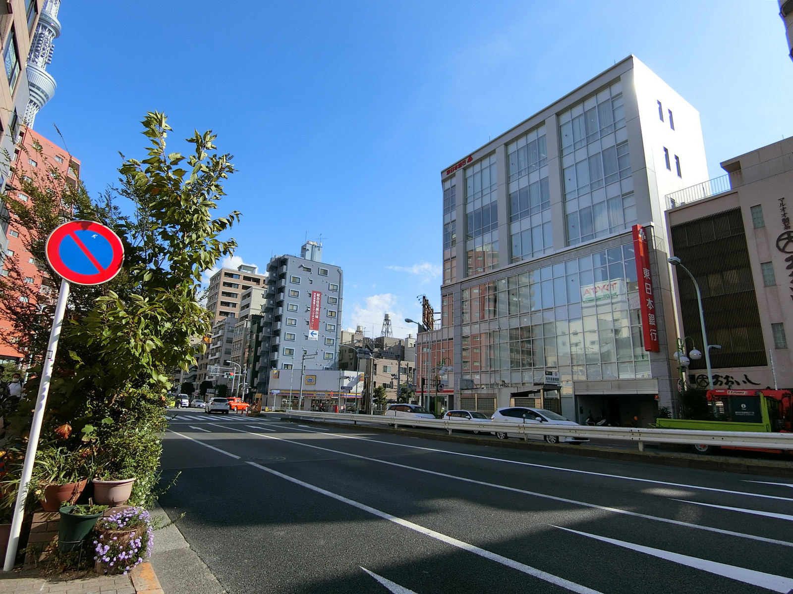 大瀬プラザステーション前面の浅草通り