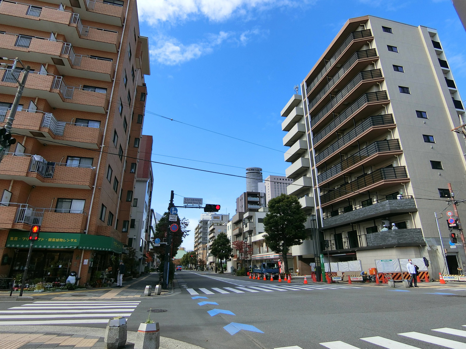 ライオンズマンション両国前面の通り