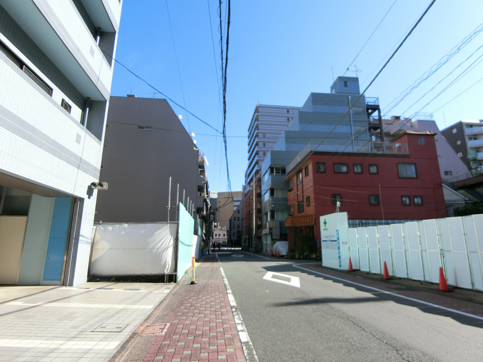 第2丸信ビル前面の通り