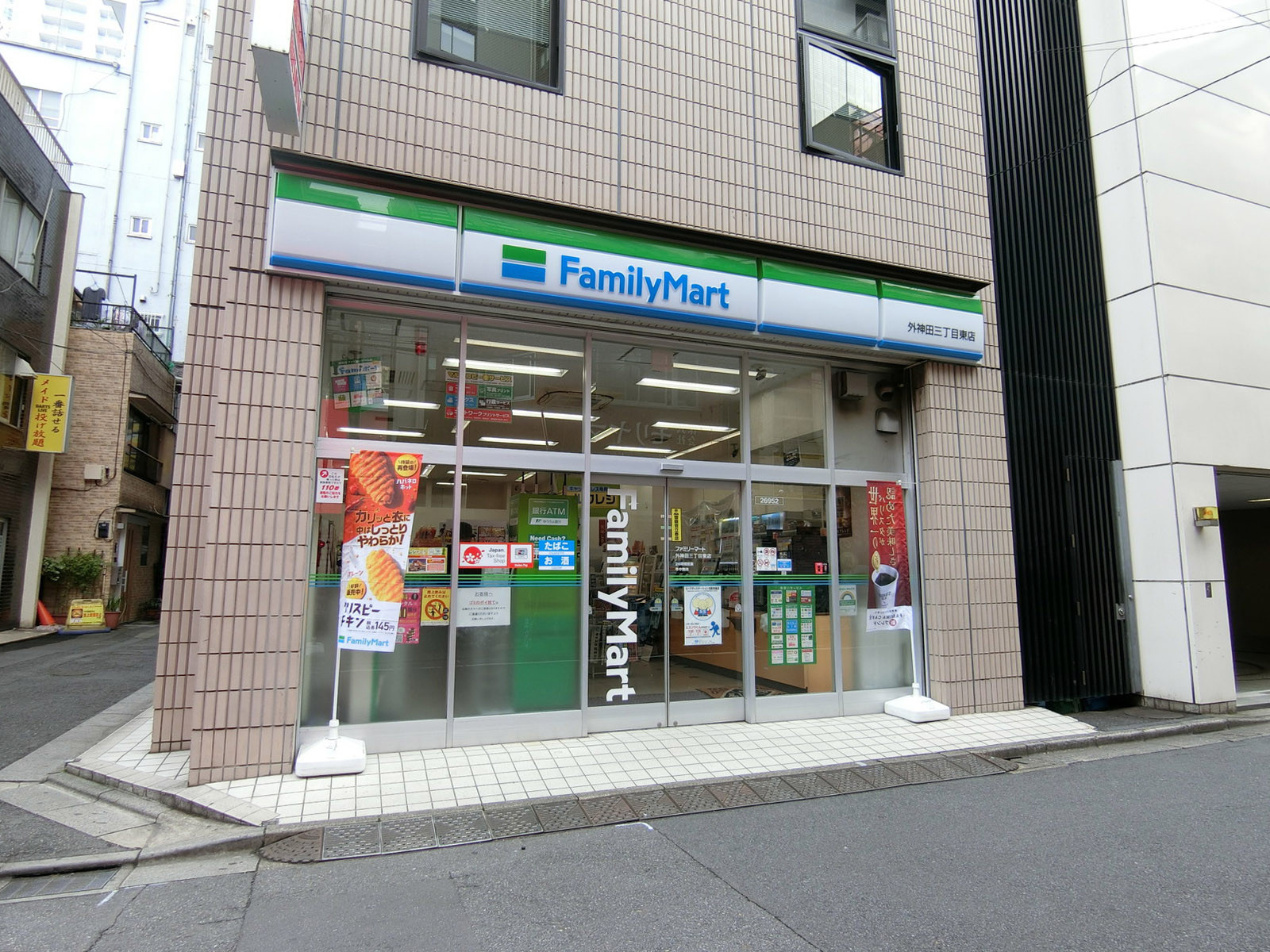 徒歩1分のファミリーマート 外神田三丁目東店