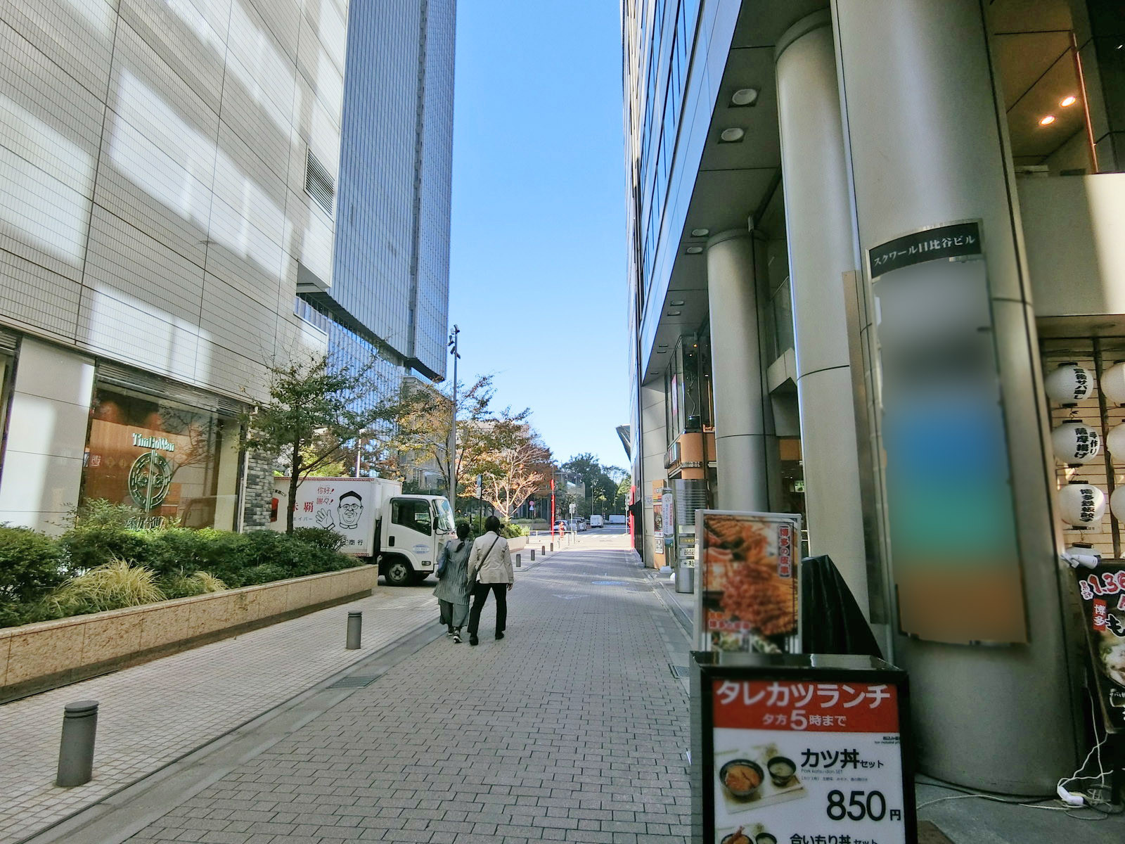 スクワール日比谷ビル前面の通り