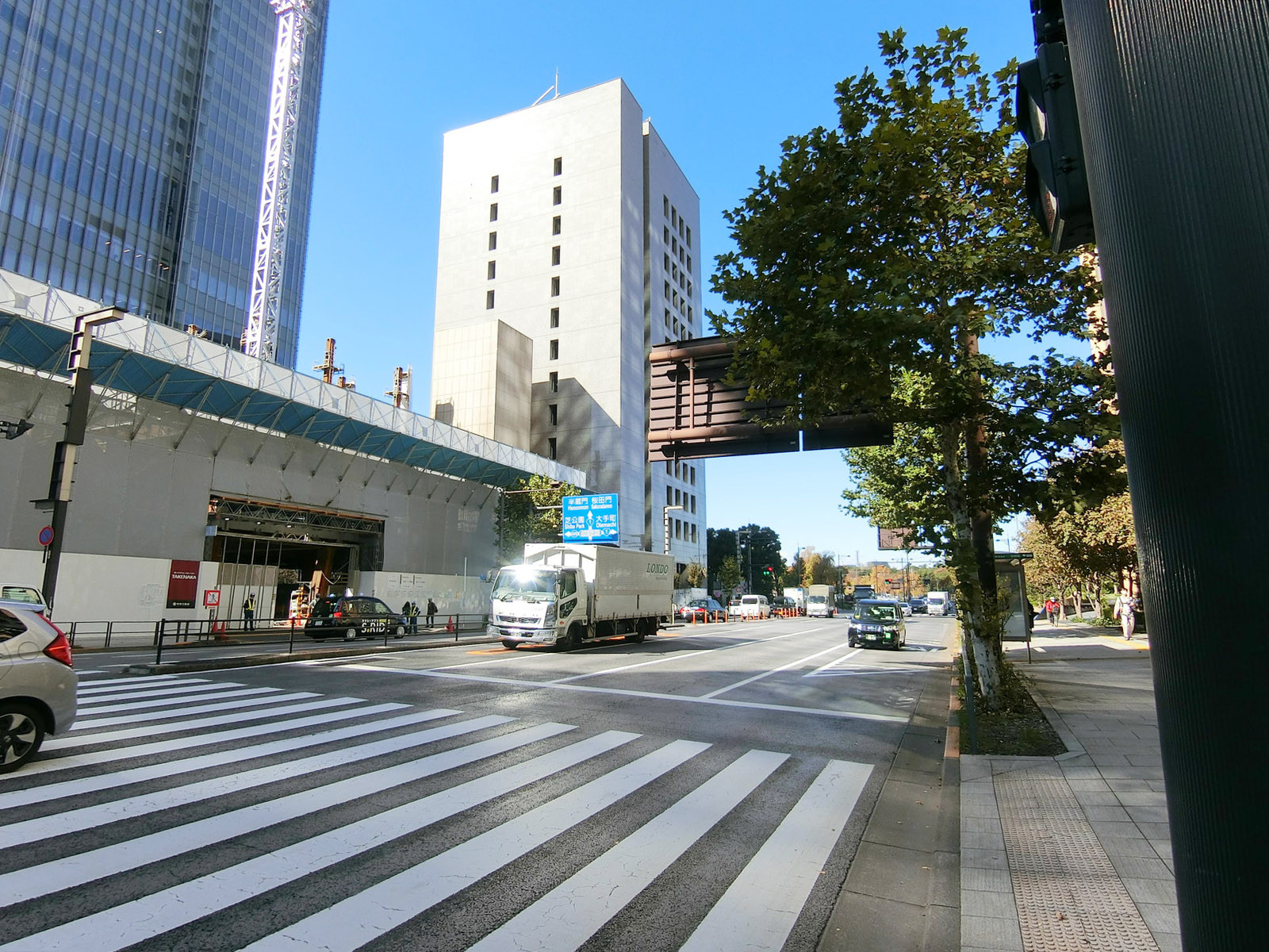 近くの晴海通り