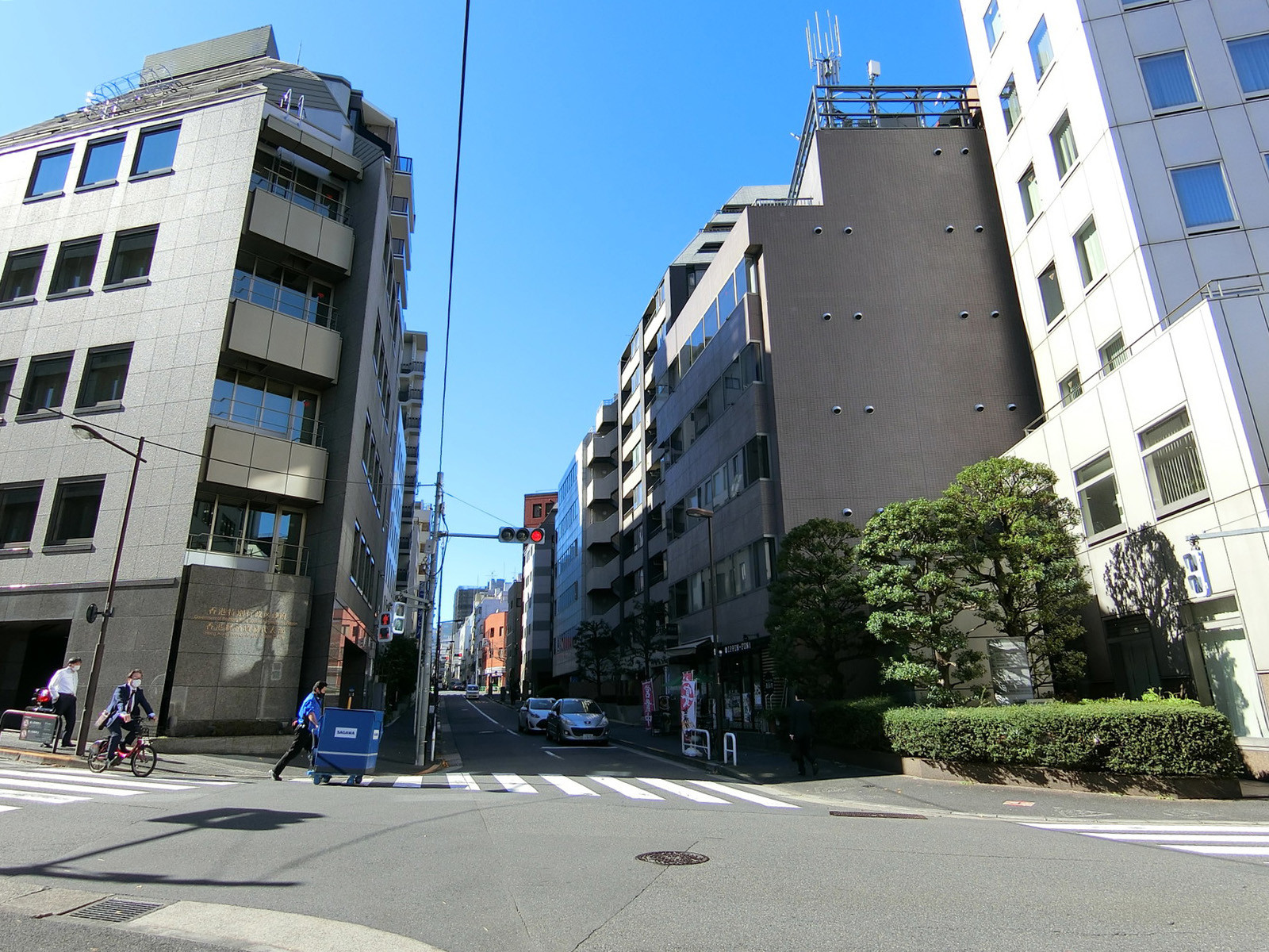 マニュライフプレイス九段南前面の通り