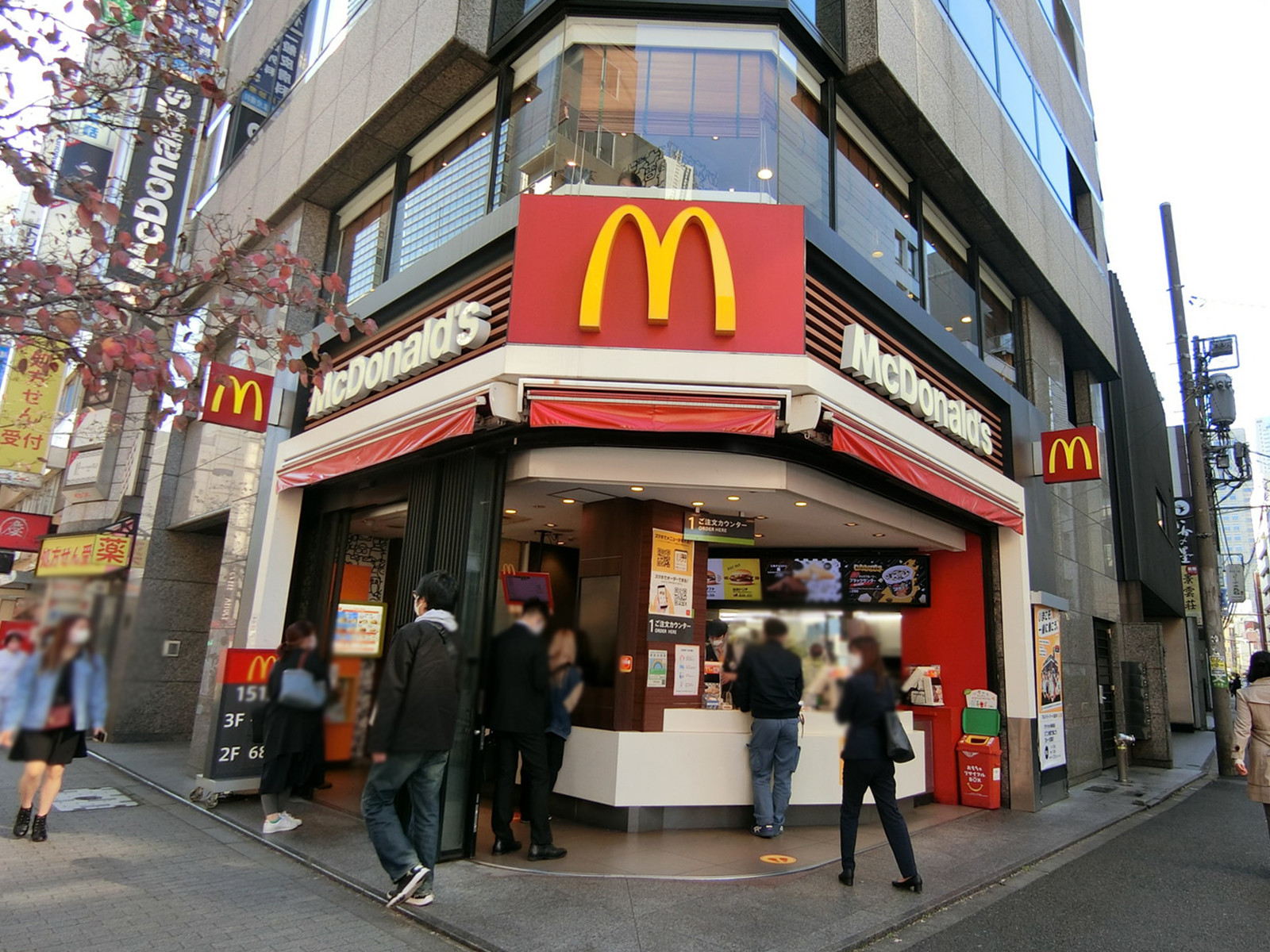 向かいのマクドナルド 南新宿店