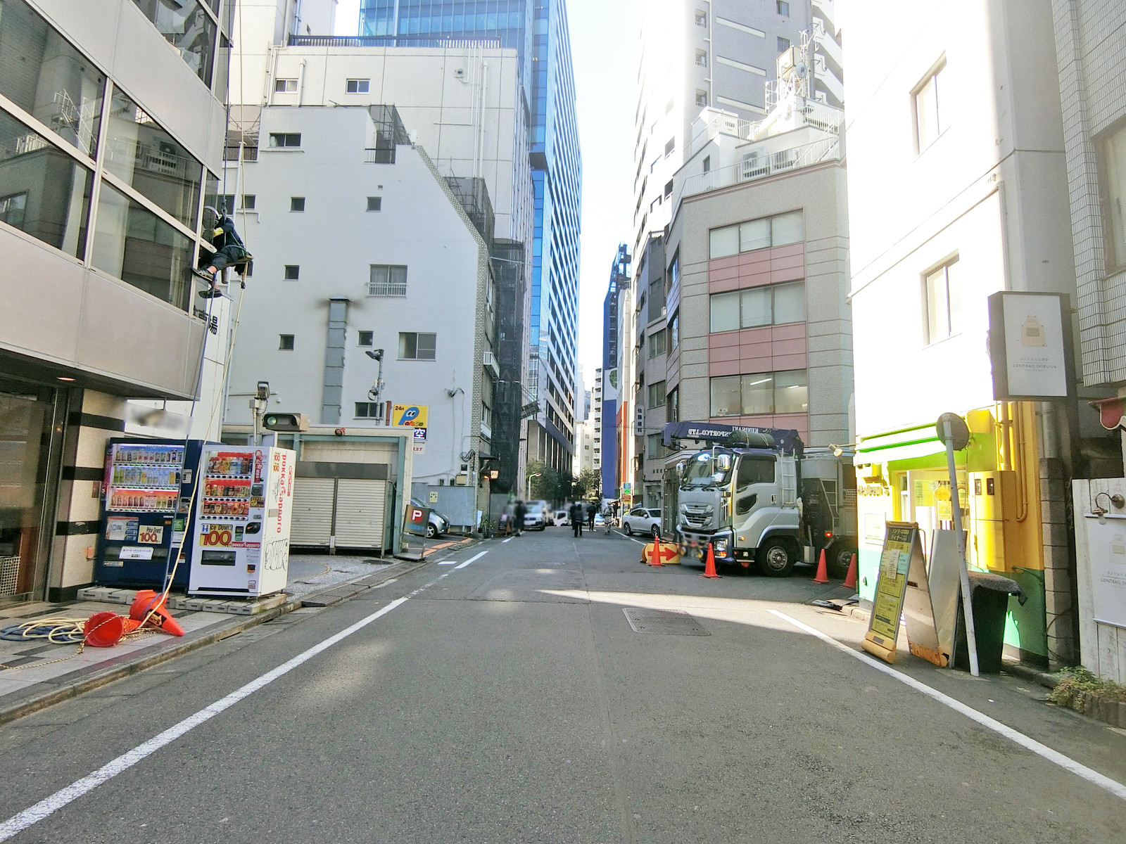道玄坂NKビル前面の渋谷中央通り