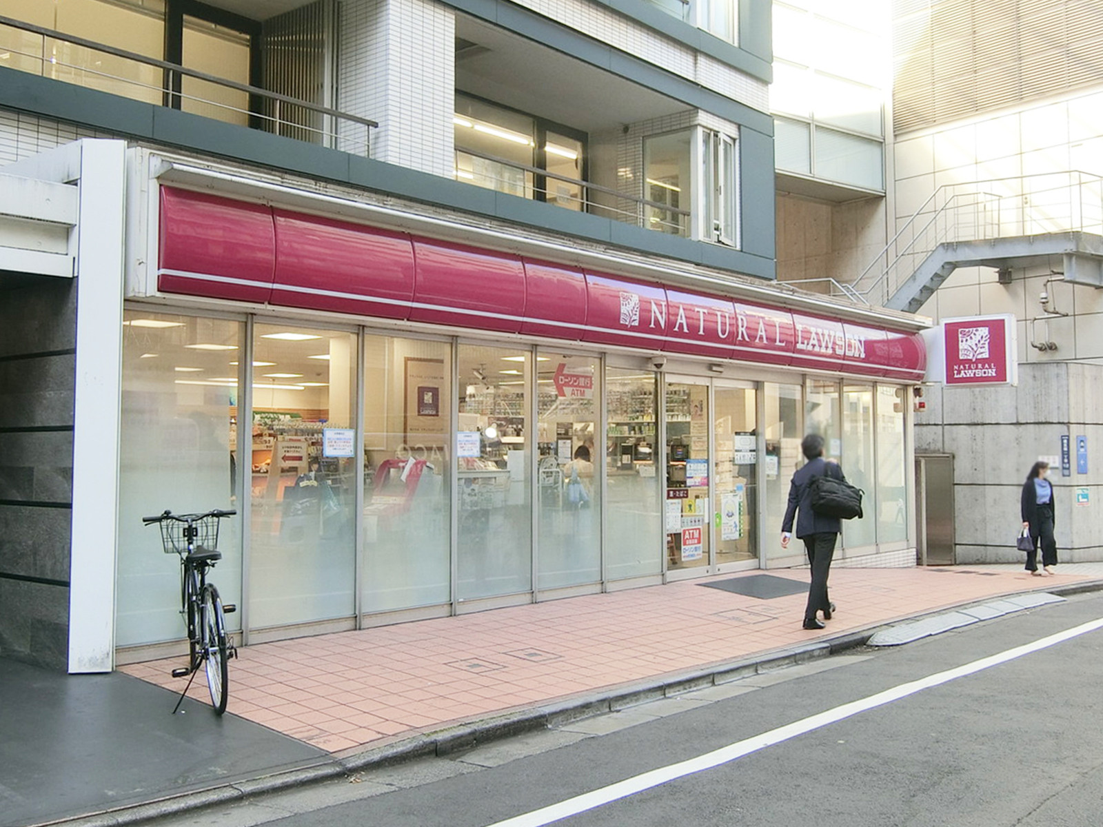 徒歩2分のナチュラルローソン 渋谷道玄坂一丁目店
