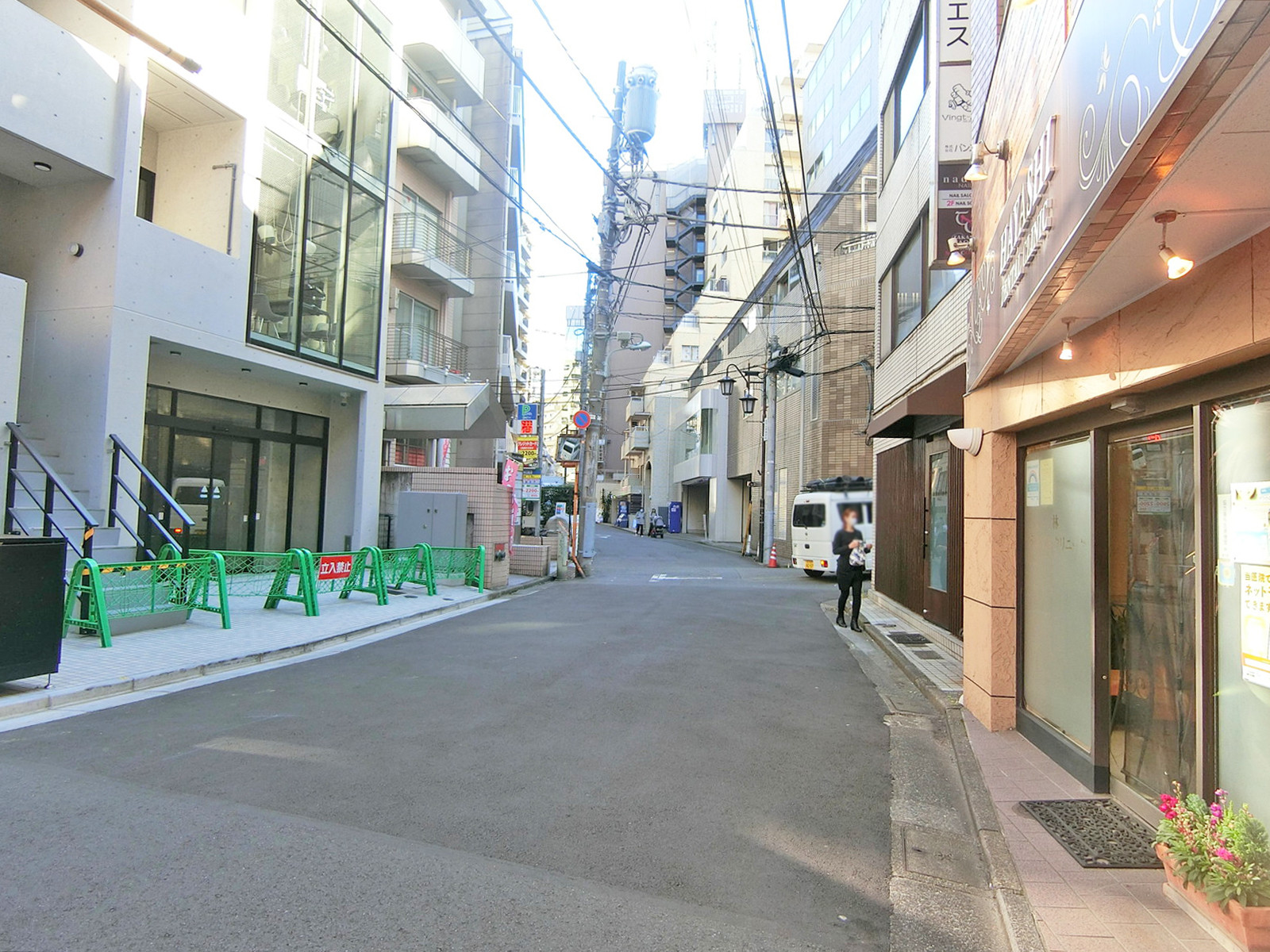 iD EBISU前面の通り