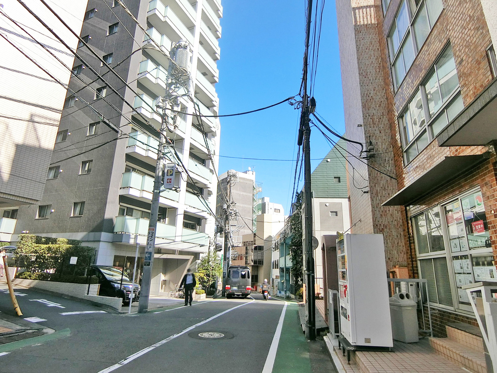 周辺は住宅街