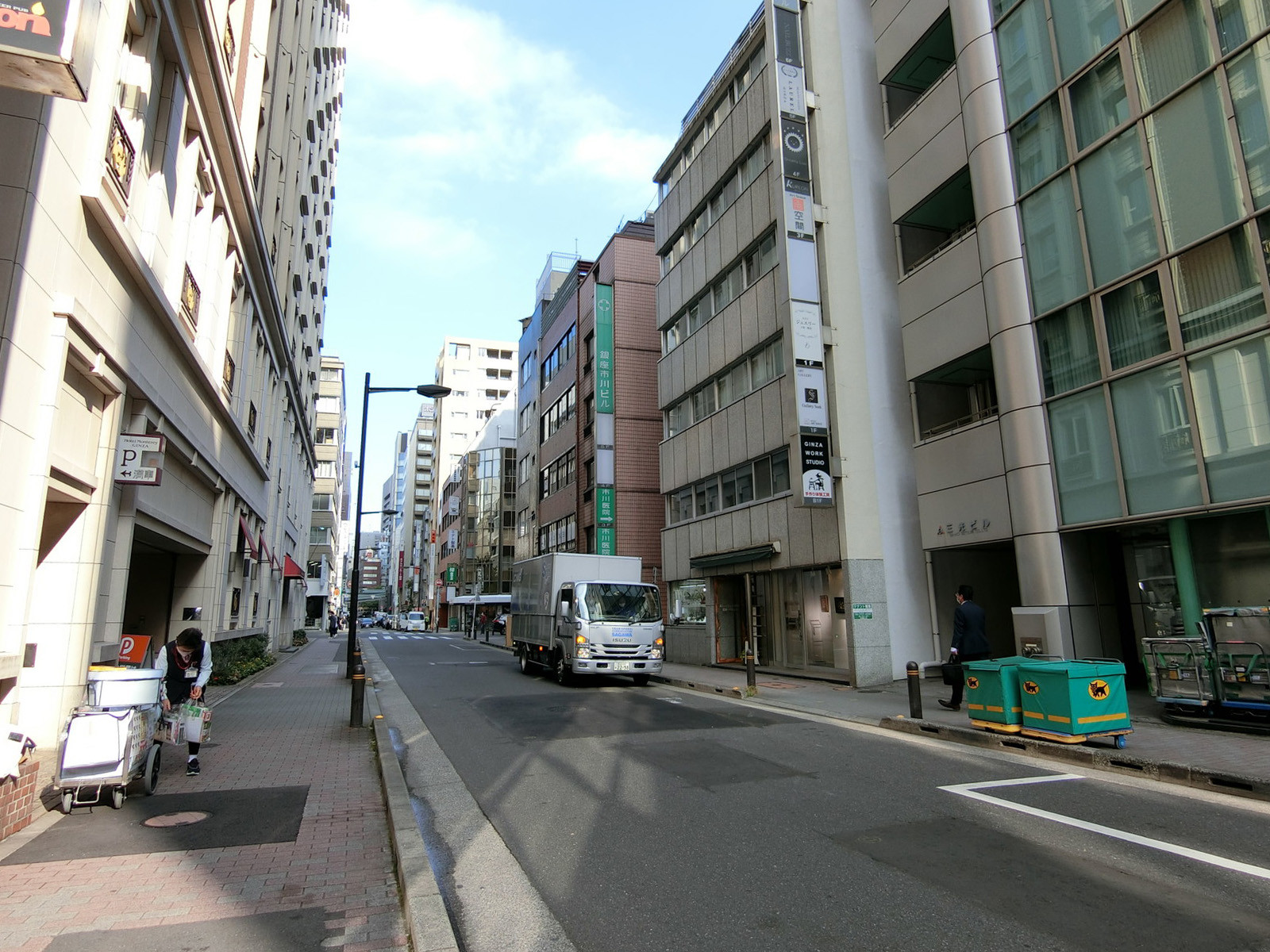 銀座大井ビル前面の通り