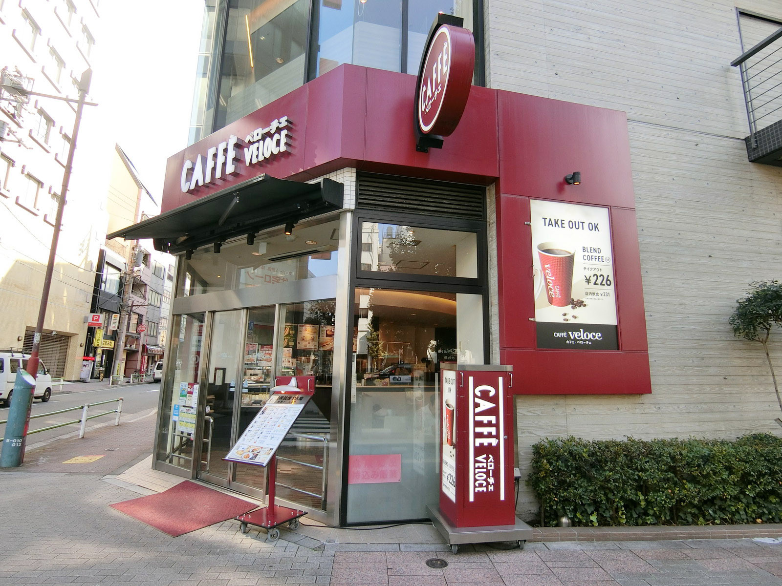 徒歩2分のカフェ･ベローチェ 上野三丁目店