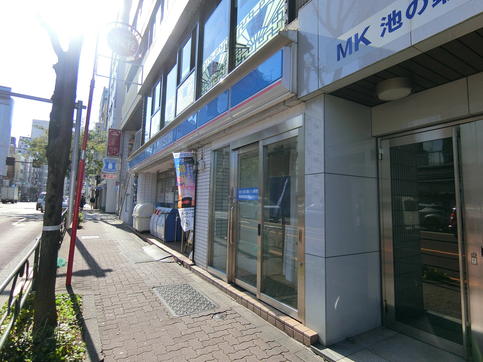 徒歩1分のローソン 池之端一丁目店