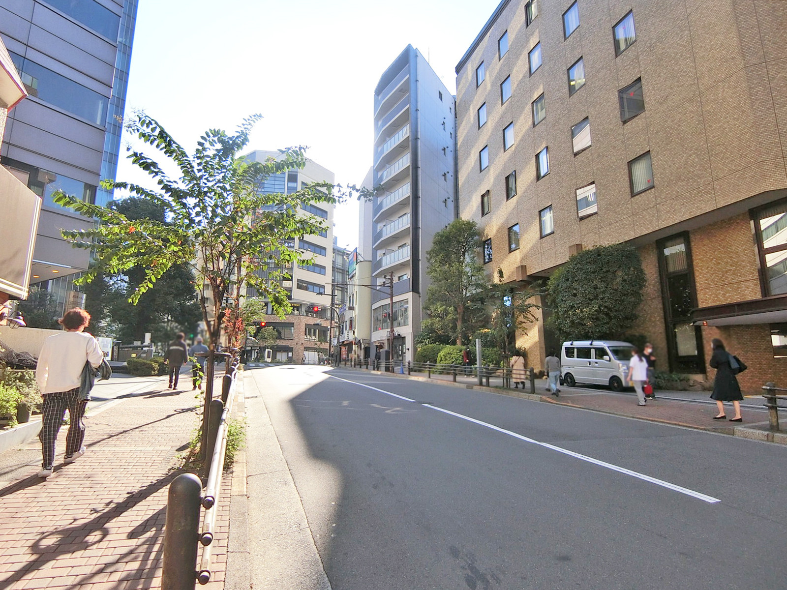 HOMAT HORIZON前面の日本テレビ通り