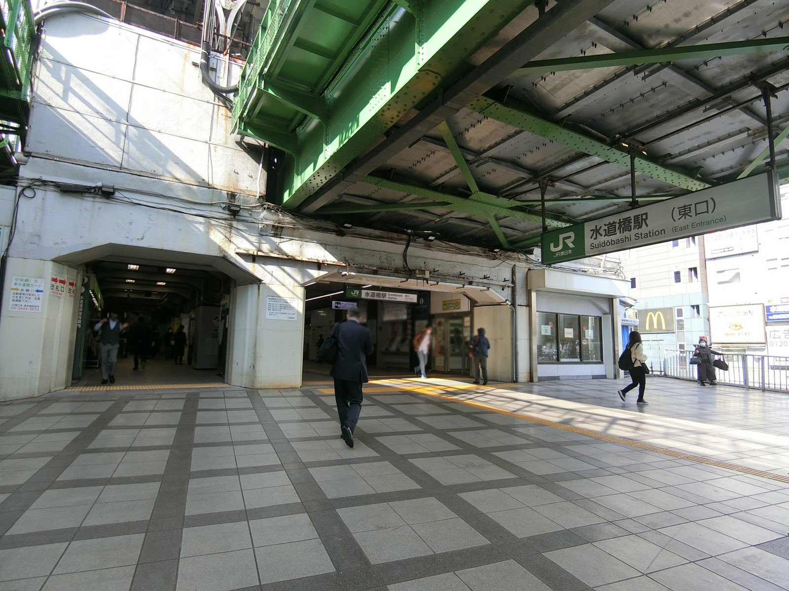 最寄りの「水道橋駅」