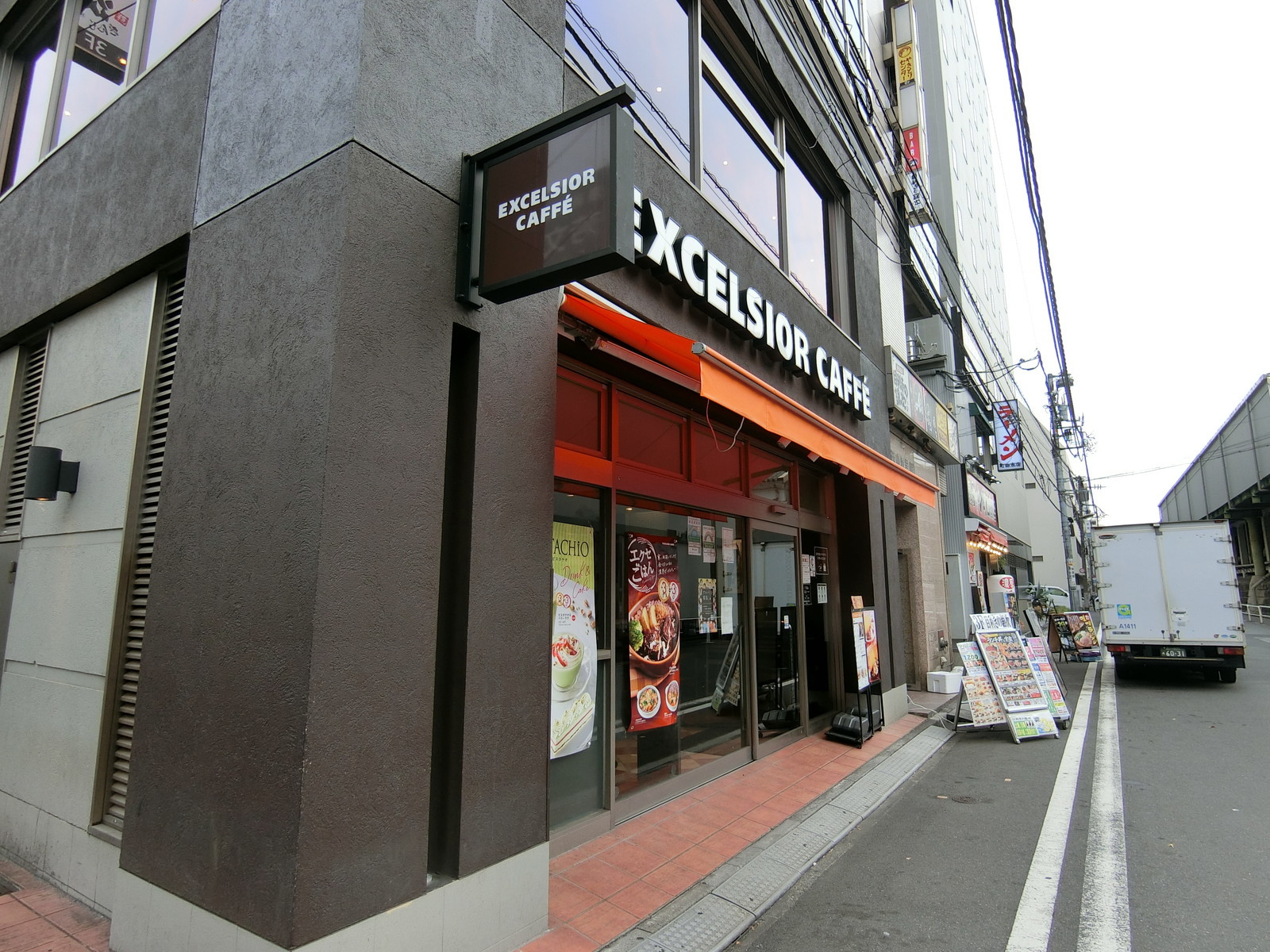 徒歩2分のエクセルシオール カフェ 水道橋西口店