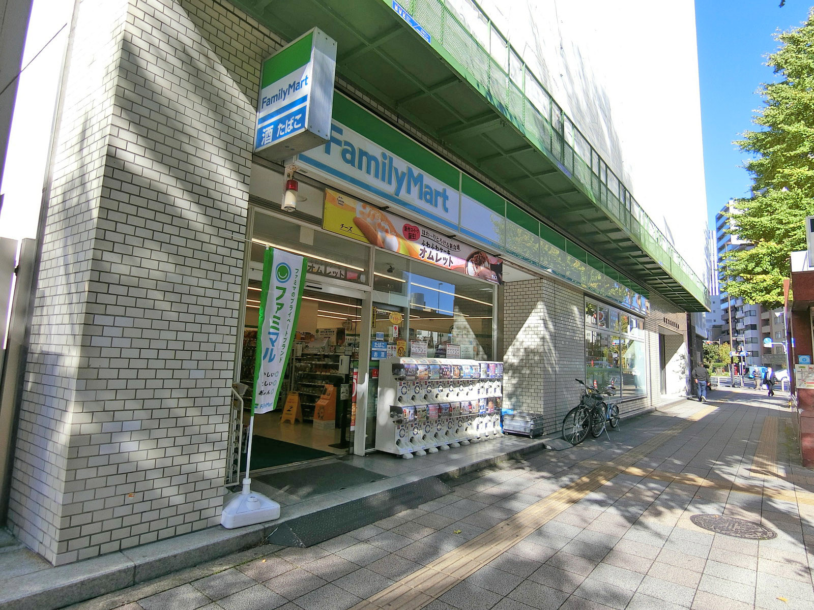 徒歩1分のファミリーマート 駒形一丁目店