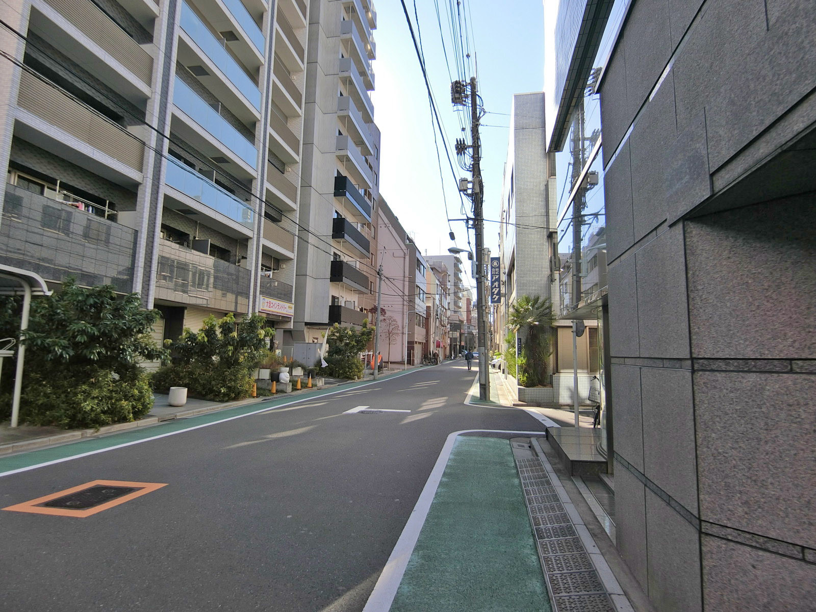 アイデアル本社ビル前面の通り