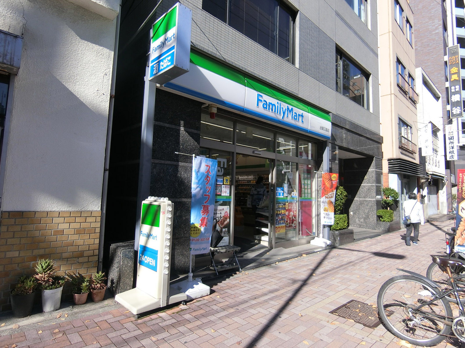 付近のファミリーマート 台東三筋店