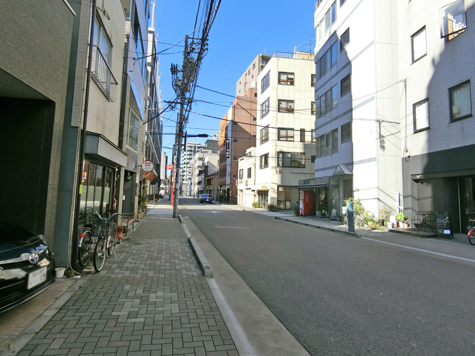 東京貴金属会館前面の通り