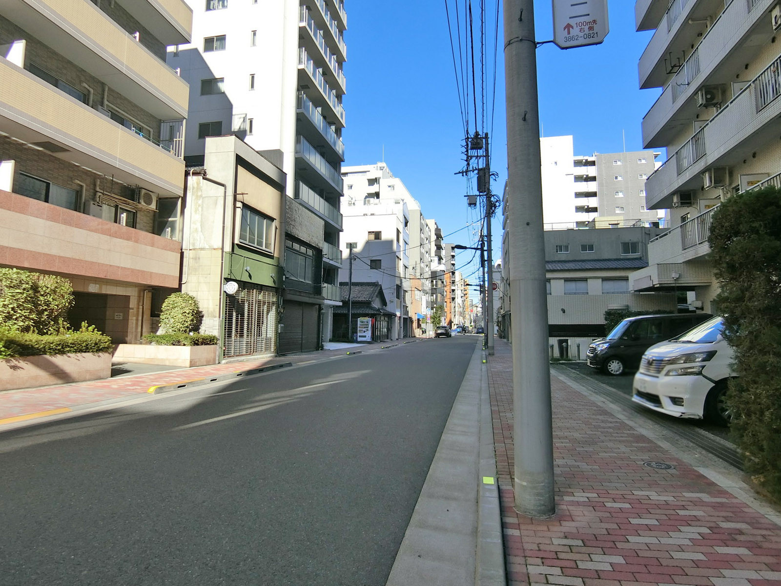 吉村ビル前面の通り