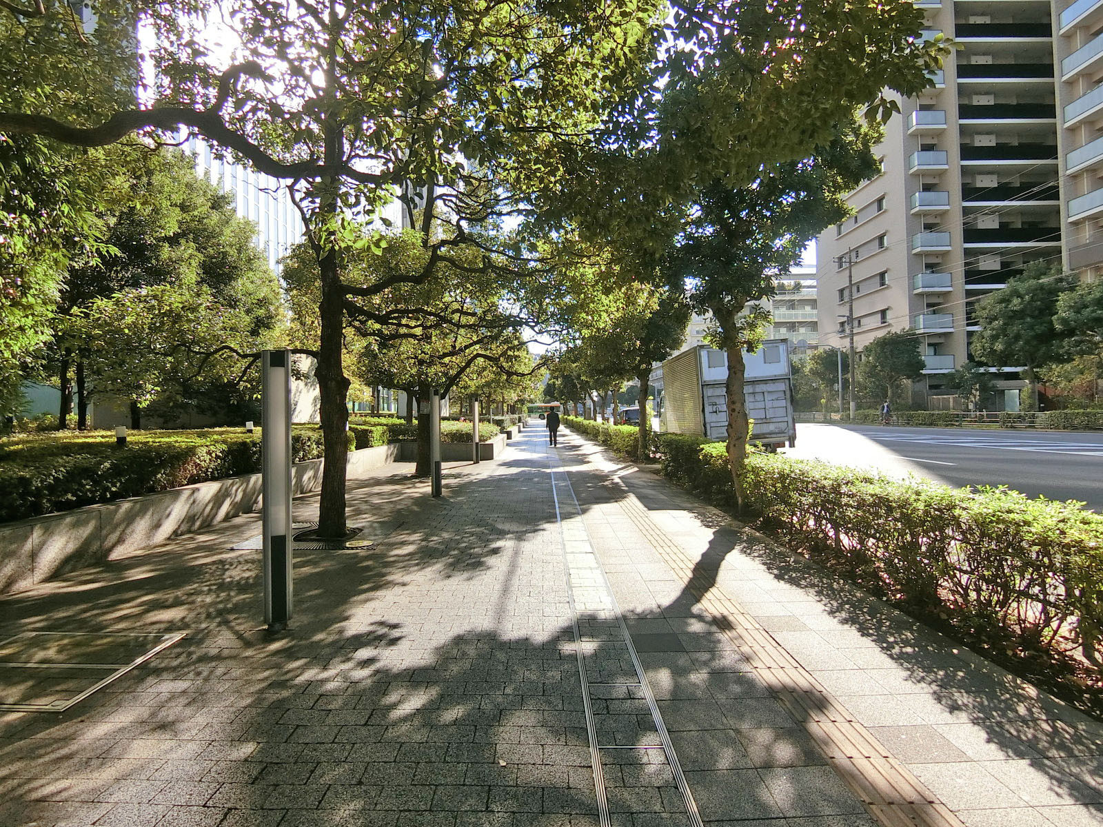 品川シーサイドパークタワー前面の通り