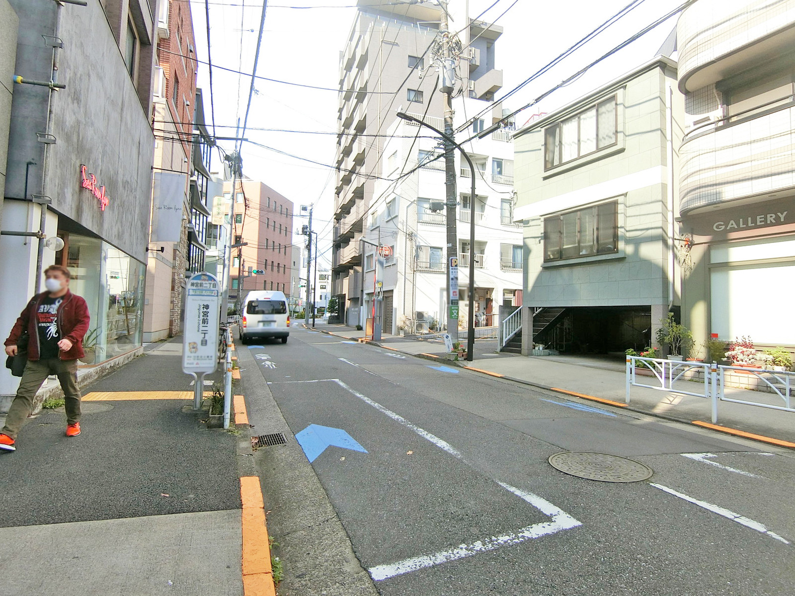 神宮前ことぶきビル前面の通り