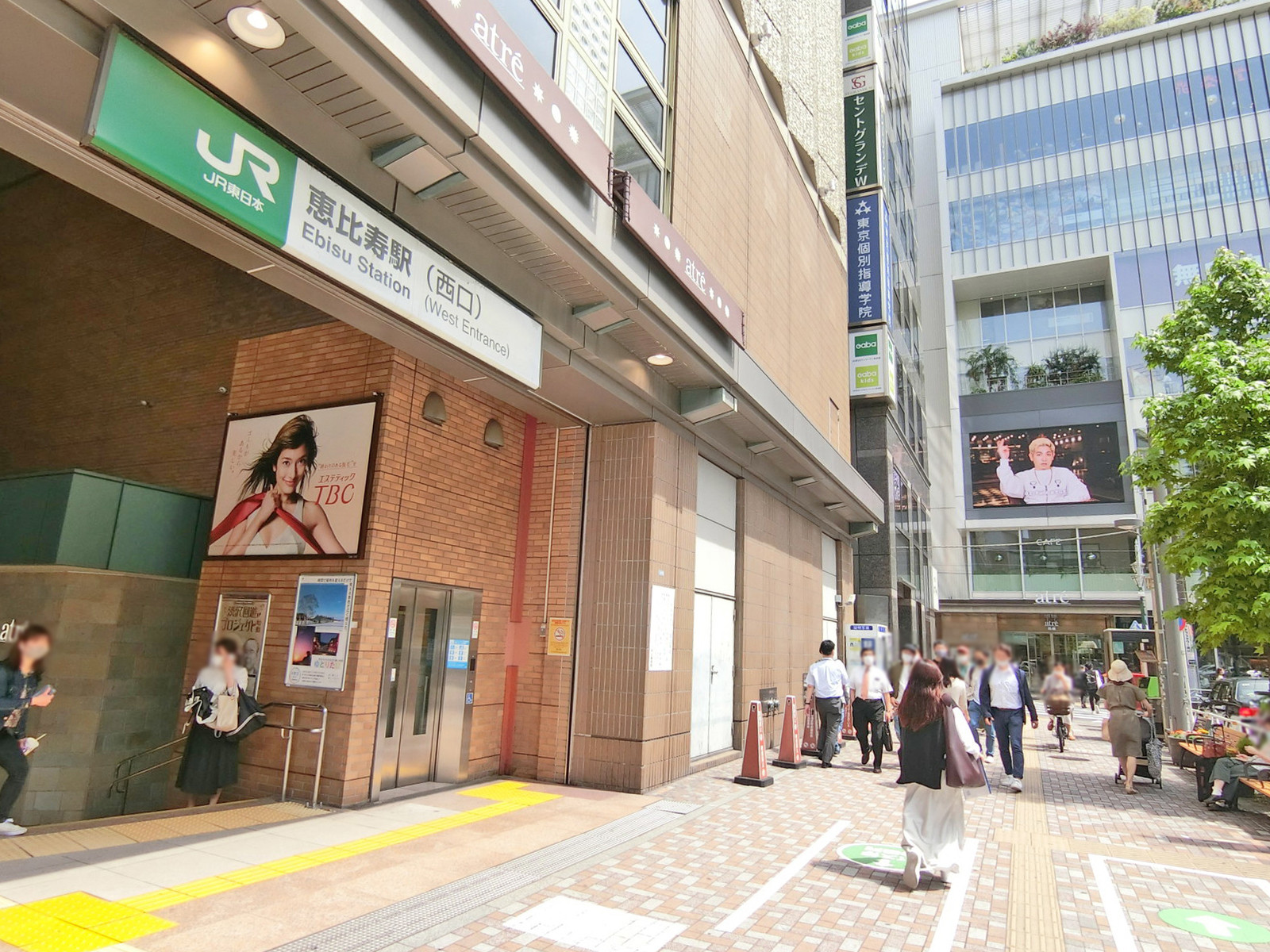 最寄りの「恵比寿駅」
