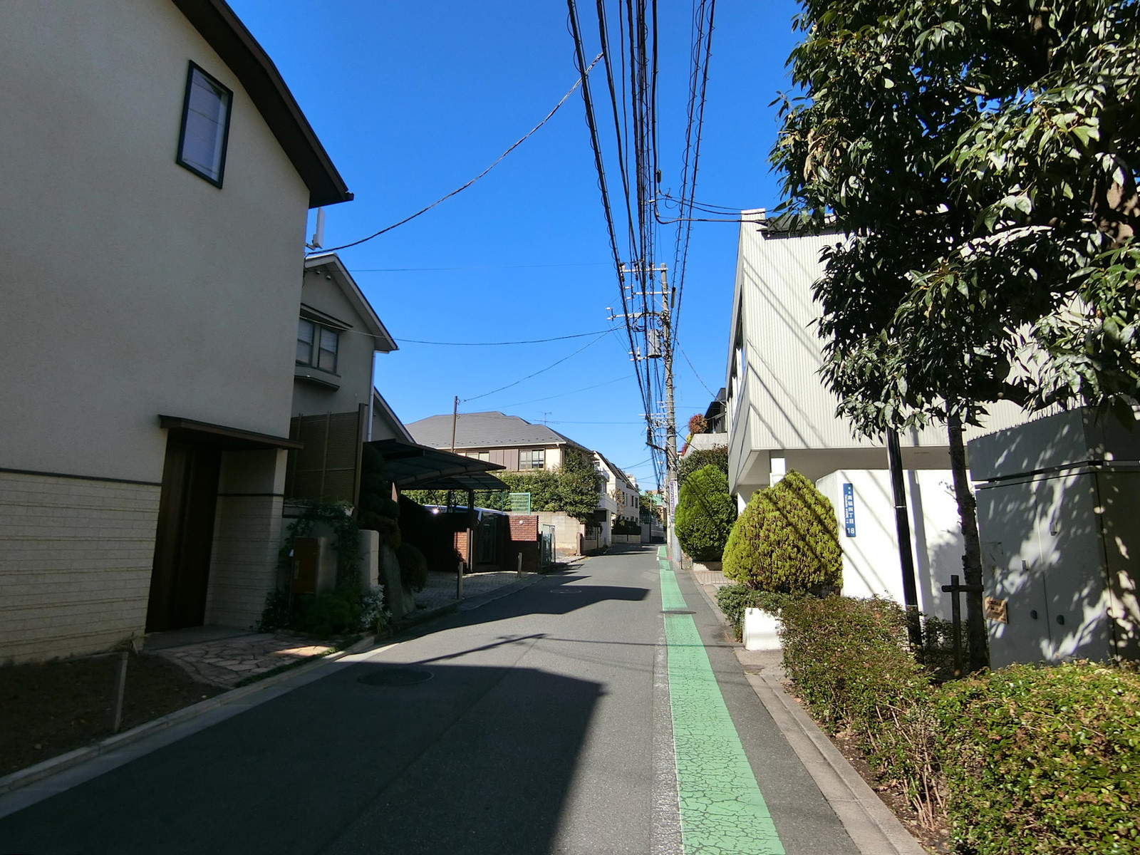 周辺は落ち着いた住宅街