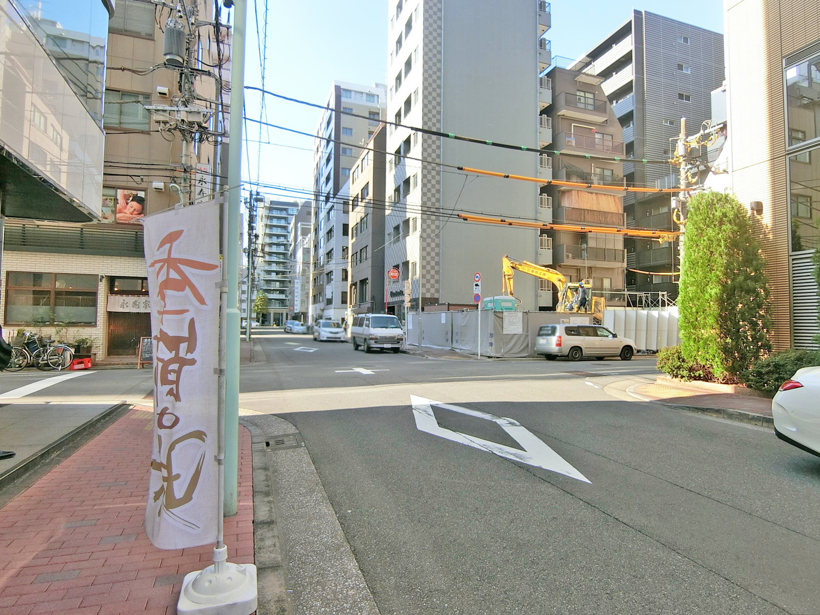 宮倉ビル前面の通り