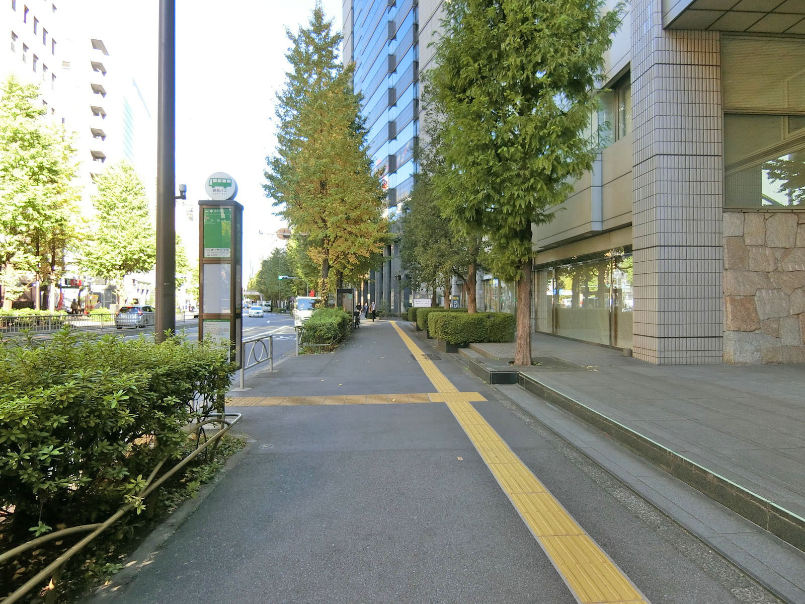 TOKYU REIT 虎ノ門ビル前面の通り